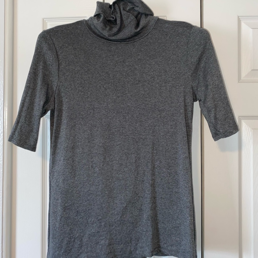 Gray turtleneck tee